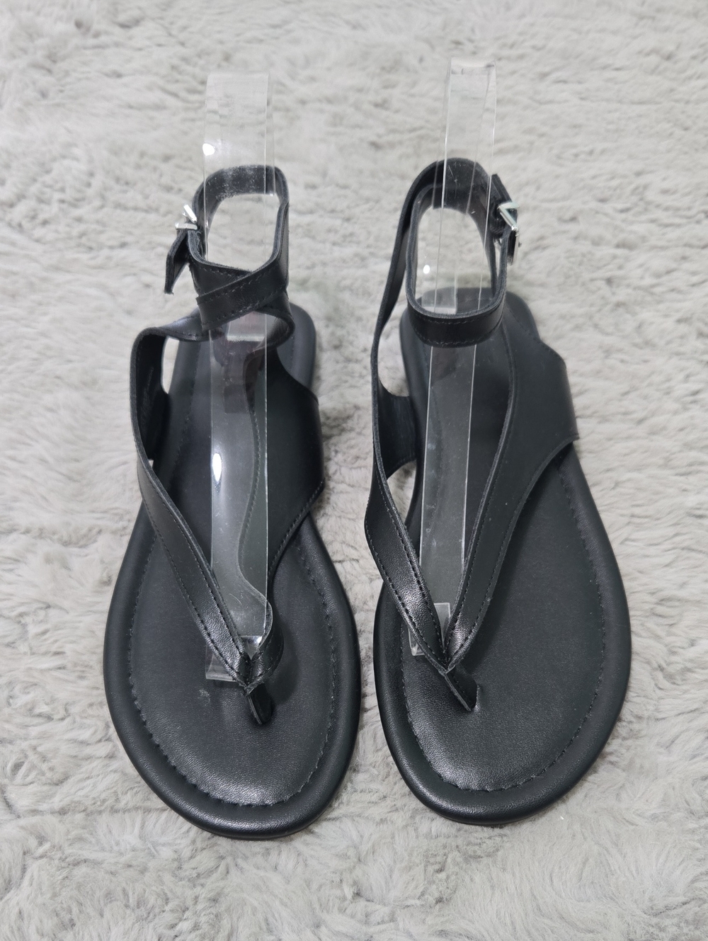 GAP black faux leather ankle strappy sandals size 7